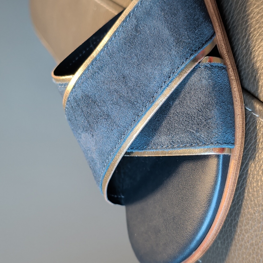 Bella Vita Tab-Italy Suede Navy & Gold Women's Slide Sandals Nwot Size 6 - Picture 5 of 7